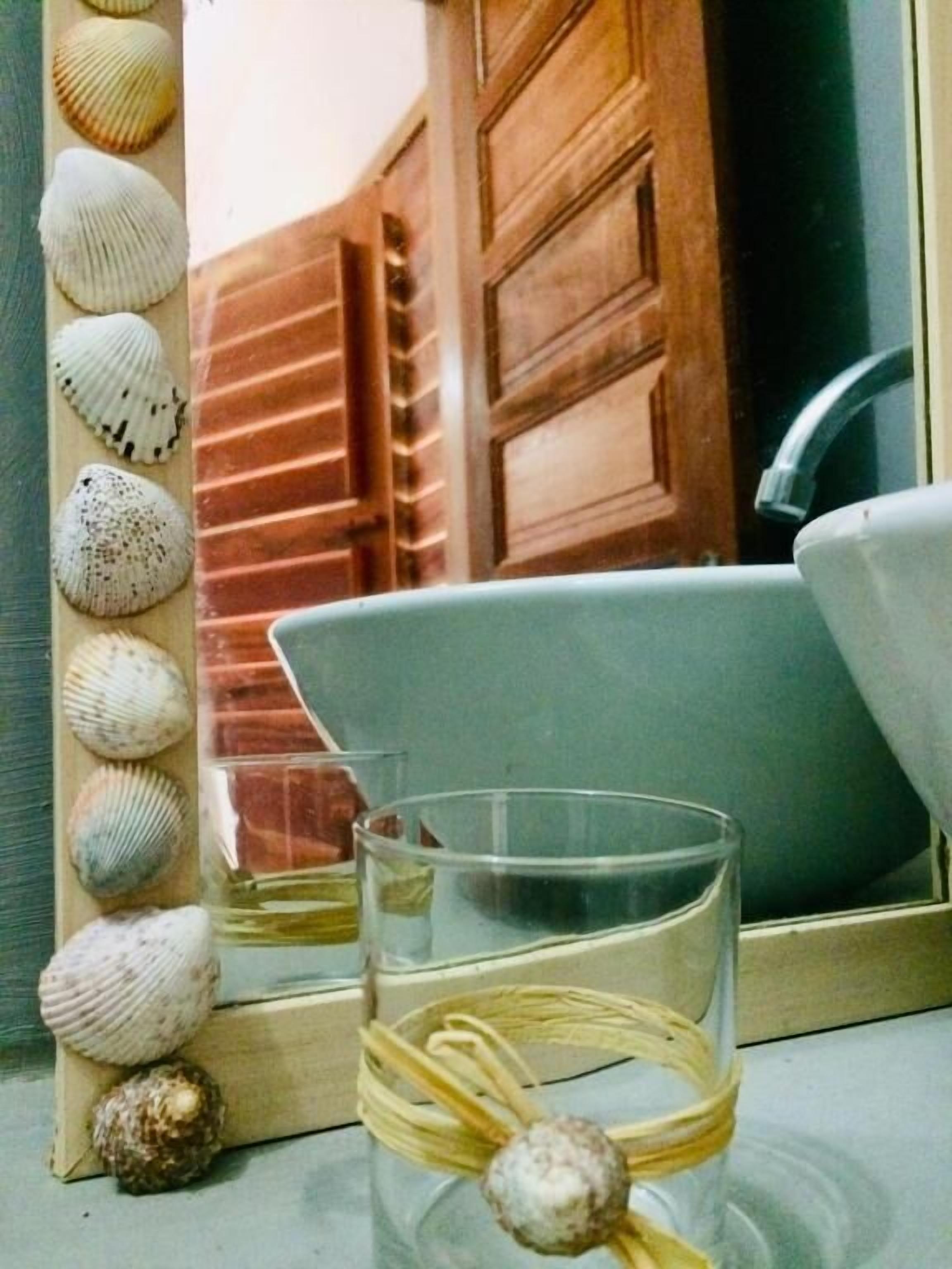 Regadera, amenidades de baño gratuitas, secadora de cabello, toallas 