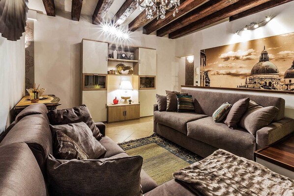 Huoneisto, 2 makuuhuonetta, sauna | Oleskelualue | Taulutelevisio