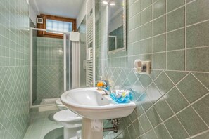 Huoneisto, 2 makuuhuonetta, sauna | Kylpyhuone | Suihku, hierova suihkupää, ilmaiset hygieniatuotteet, hiustenkuivaaja