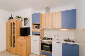 Fridge, microwave, oven, stovetop - Apartments and Room Frane- One Bedroom Apartment with Terrace (Dubrovnik)