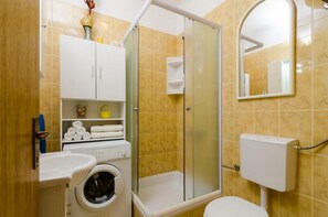 Hair dryer, towels - Apartments and Room Frane- One Bedroom Apartment with Terrace (Dubrovnik)