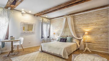 Cribs/infant beds, free WiFi, bed sheets