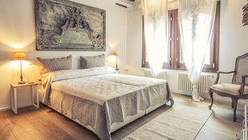 Cribs/infant beds, free WiFi, bed sheets