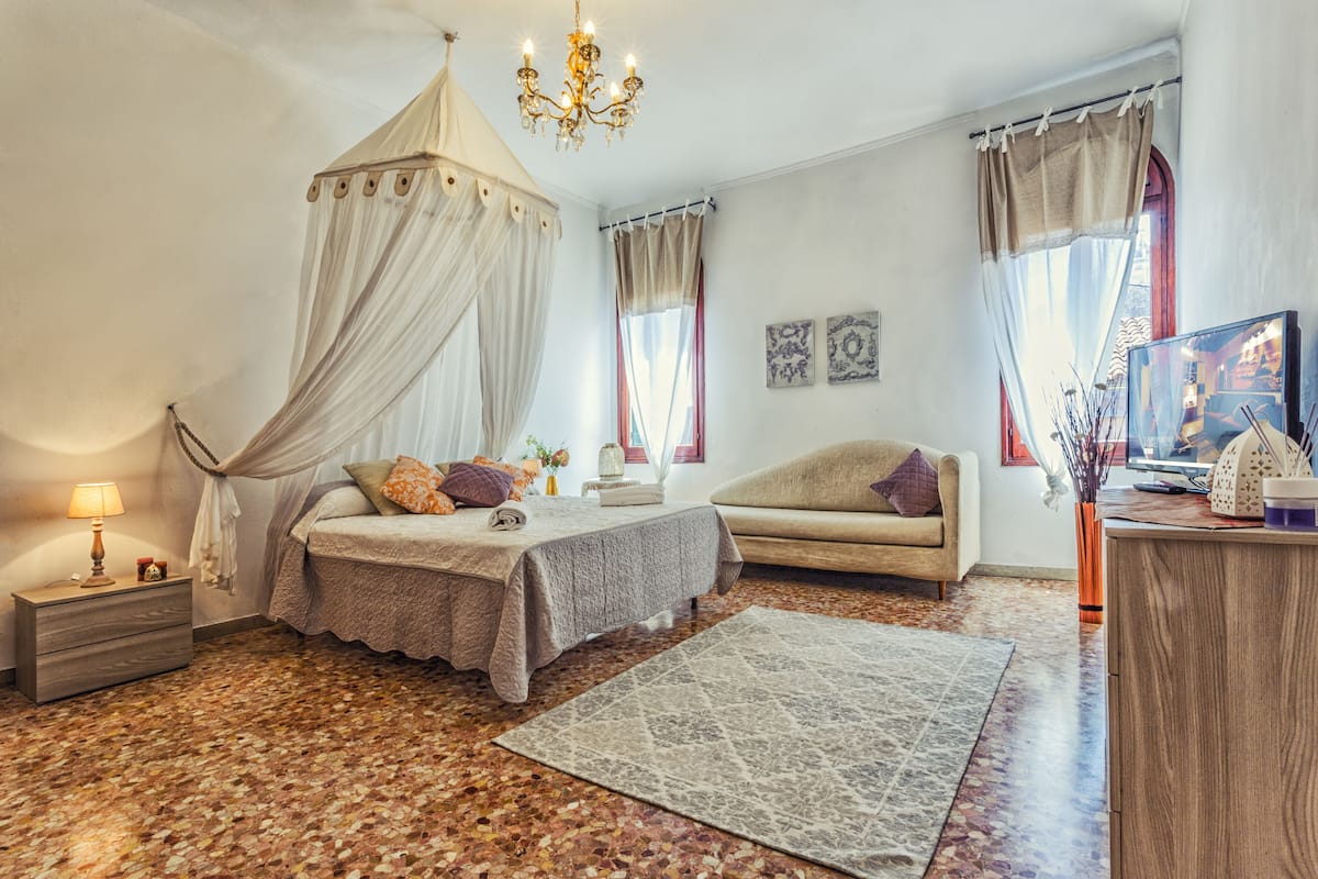 2 bedrooms, cots/infant beds, free WiFi, bed sheets