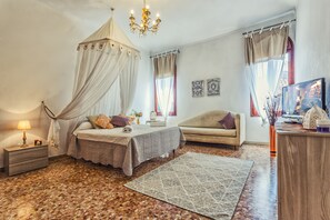 嬰兒床 (收費)、免費 Wi-Fi、床單