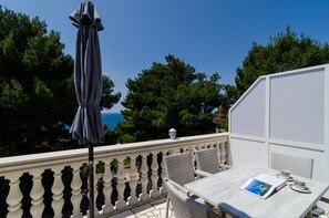 Outdoor dining - Apartments Villa Dingač-Borak - Comfort Two-Bedroom Apartment with Balcony (Potomje)