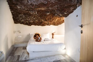 2 bedrooms, iron/ironing board, travel crib, free WiFi