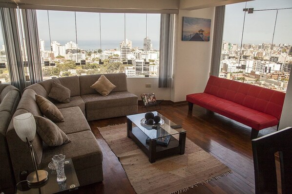 Huoneisto, 3 makuuhuonetta | Oleskelualue | Älytelevisio