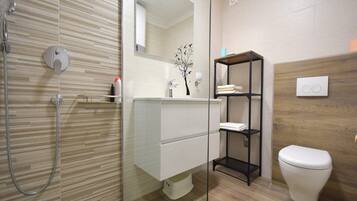 Apartment, 2 Bedrooms, Balcony (A5) | Bathroom | Shower, hair dryer, towels, soap