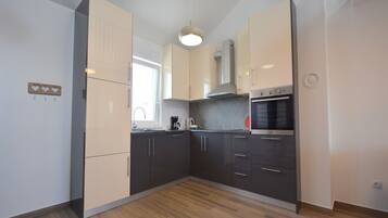 Maisonette (B5) | Eigene Küche | Großer Kühlschrank, Ofen, Herdplatte