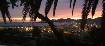 Pretty studio with calm on the heights of Cannes, 10 minutes from the Croisette.