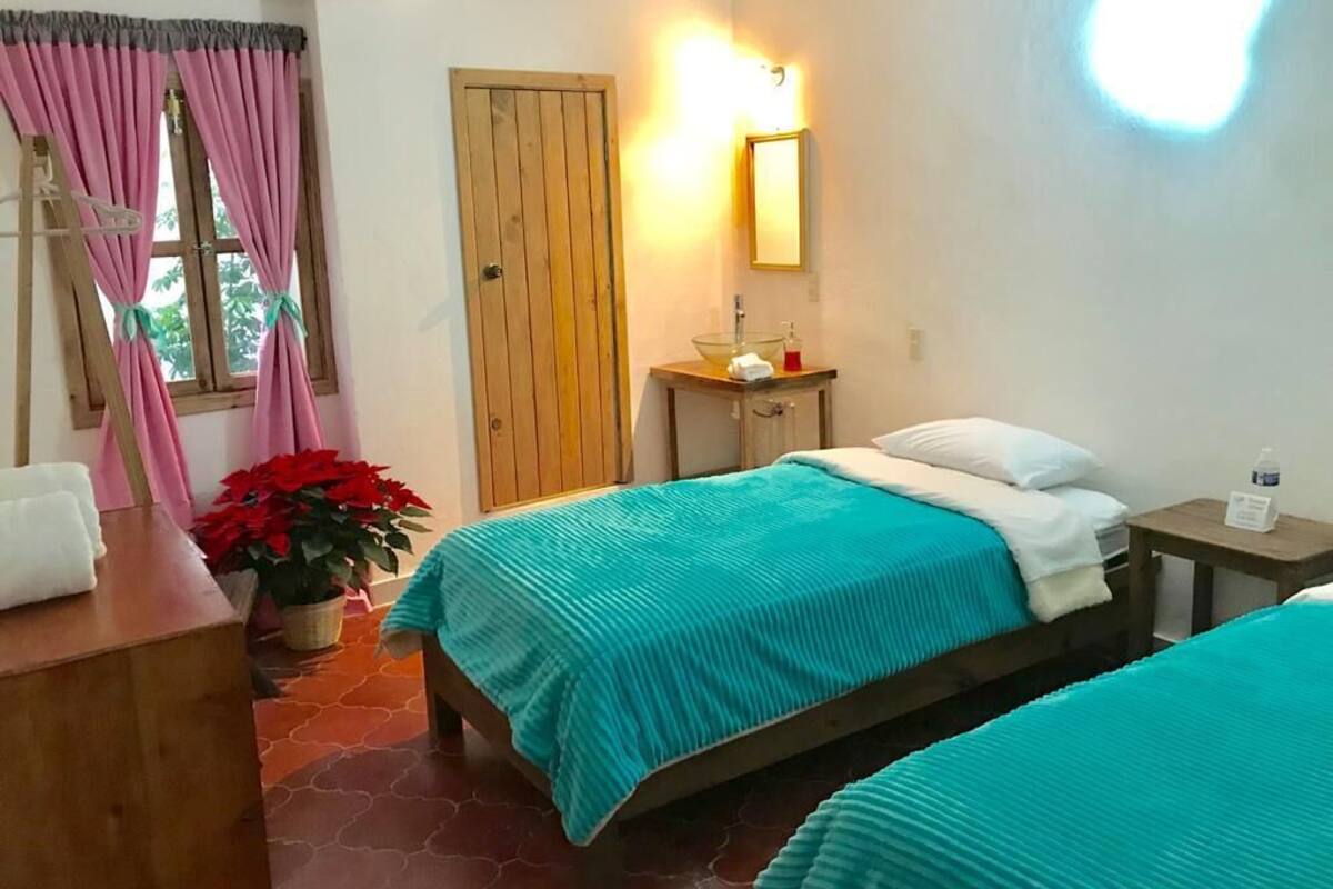 Chambre Double, salle de bains privée (2 beds)