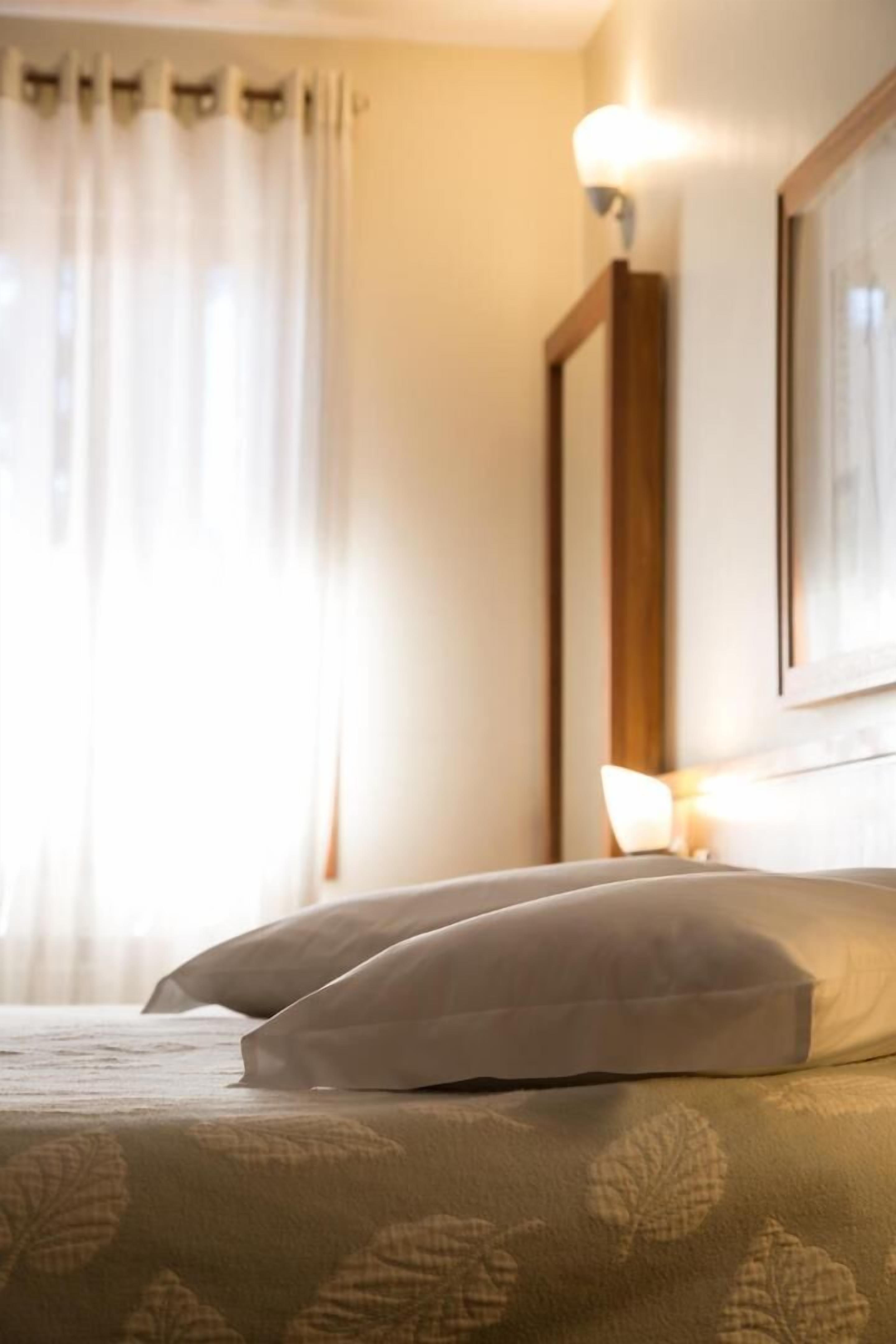 superior studio suite | 1 bedroom, minibar, desk, soundproofing