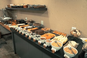 Free daily buffet breakfast - Estalagem Vila Suzana (Canela)