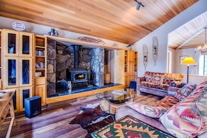 House, 3 Bedrooms | Living room