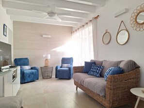Smart TV, fireplace, DVD player, video library - B5 - Comfortable villa with pool,  sea views,  a/c, close to Santo Tomas beach (Santo Tomas, Es Migjorn Gran District)