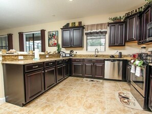 Maison | Cuisine privée | Réfrigérateur, four à micro-ondes, un four, lave-vaisselle