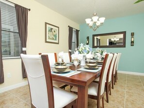 Rumah | Dapur pribadi | Lemari es, microwave, oven, dan mesin pencuci piring