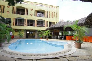 Outdoor pool - BOFA Beach Resort (Kilifi)