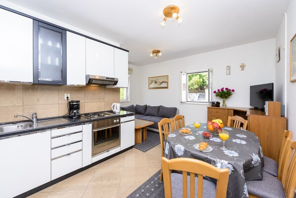 Fridge, microwave, oven, stovetop