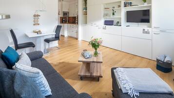 TV, libri, biblioteca musicale