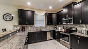 House | Private kitchen | Dishwasher, cookware/dishes/utensils - Cg6p-9152sd (Davenport)