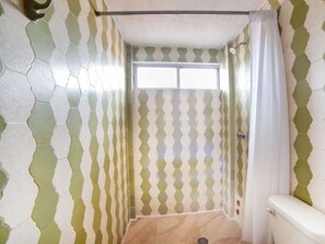 Shower, free toiletries, towels, soap