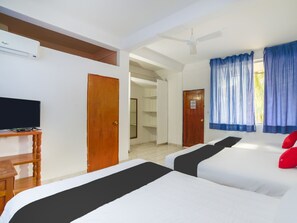 Iron/ironing board, free WiFi, bed sheets - Hotel Adelita (Zihuatanejo)