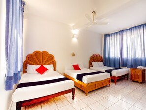 Iron/ironing board, free WiFi, bed sheets - Hotel Adelita (Zihuatanejo)