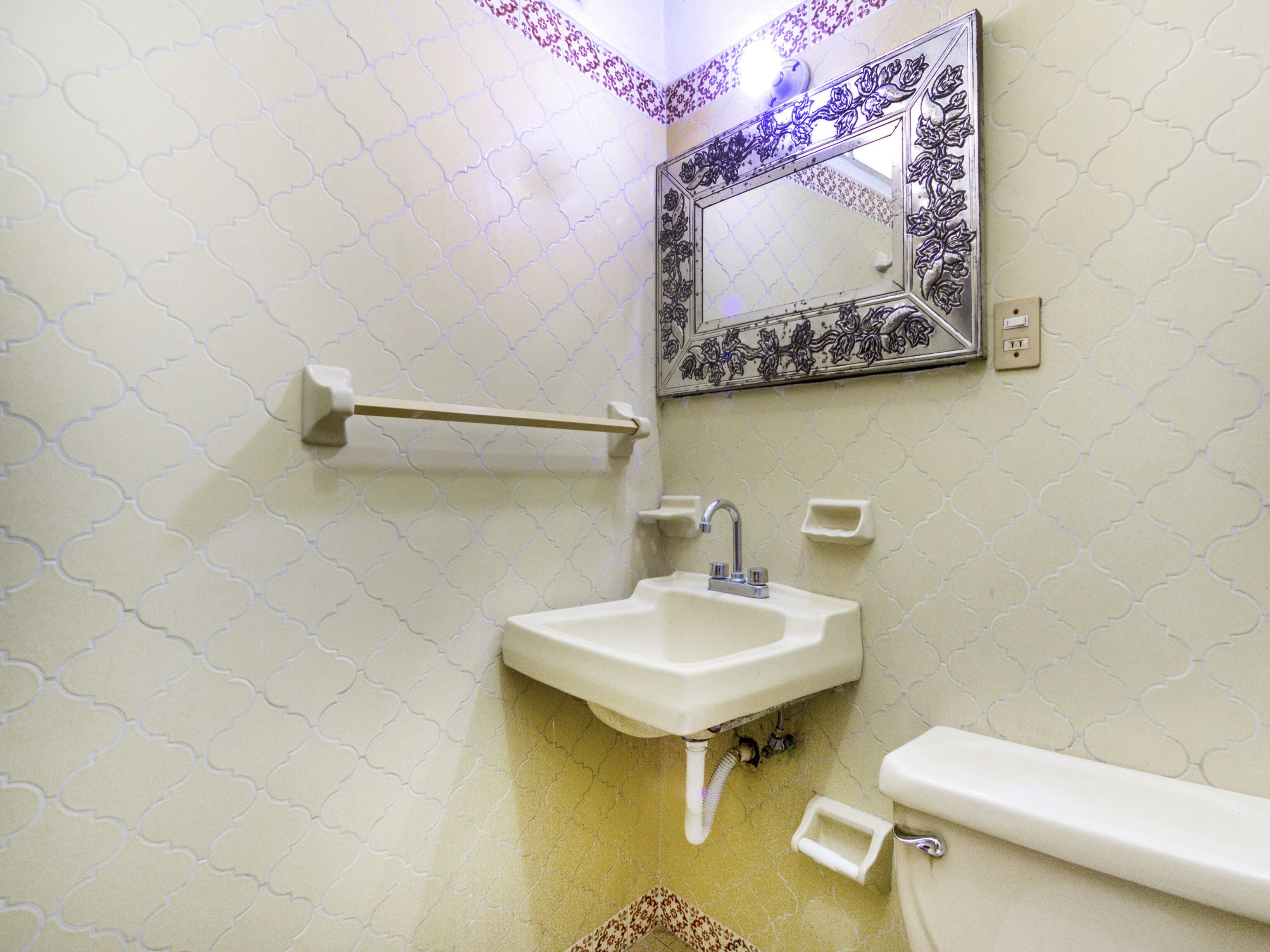 standard double room, 2 double beds | bathroom sink