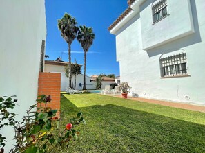 Property grounds - Chalet Edén Azul, fly screens and air-con (Chiclana de la Frontera)