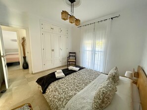 4 bedrooms, WiFi, bed sheets