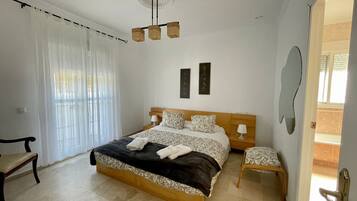 4 dormitorios, tabla de planchar con plancha, wifi y ropa de cama