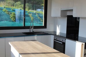 Kühlschrank, Mikrowelle, Ofen, Geschirrspüler