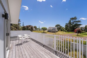 Terrace/patio - Patton's Place - Pauanui Holiday Home (Pauanui)