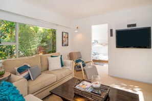 TV, ping pong - Patton's Place - Pauanui Holiday Home (Pauanui)