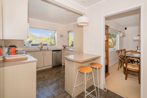 冷蔵庫、電子レンジ、オーブン、食器洗い機