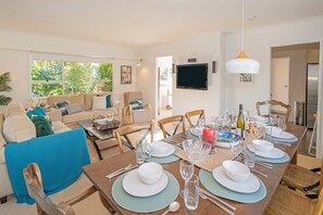 Dining - Patton's Place - Pauanui Holiday Home (Pauanui)