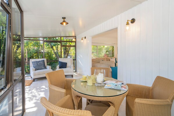 Interior - Patton's Place - Pauanui Holiday Home (Pauanui)