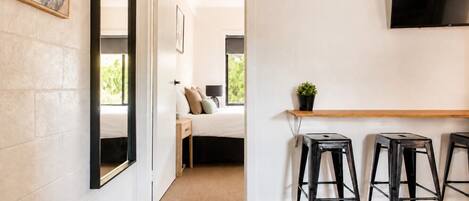 1 bedroom, desk, iron/ironing board, WiFi