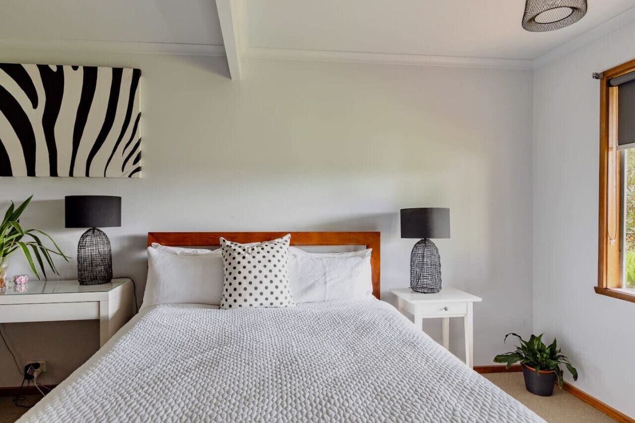 4 bedrooms, desk, iron/ironing board, WiFi