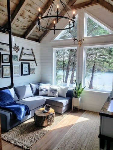 Small Rustic Cabin in the Woods 40 minutes from Dallas