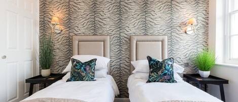 2 多间卧室、熨斗/熨衣板、WiFi、床单