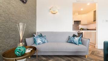 Flat-screen TV, fireplace, Netflix, streaming services