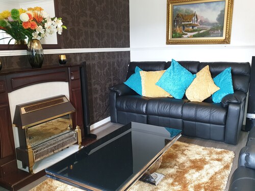 2 Bedroomed house in Paisley ( Glasgow Airport)