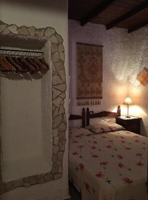 3 bedrooms, bed sheets