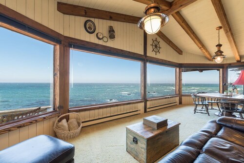 Titus Point- Ocean Front Classic- Náutica Cambria en su mejor momento!