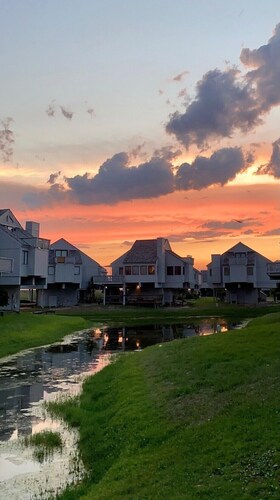 Panoramic Ocean Views - Close to BHI Club and Shops - Two New Golf Carts