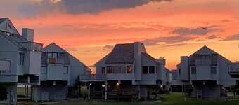 Panoramic Ocean Views - Close to BHI Club and Shops - Two New Golf Carts