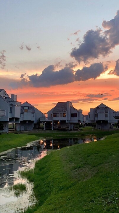 Panoramic Ocean Views - Close to BHI Club and Shops - Two New Golf Carts